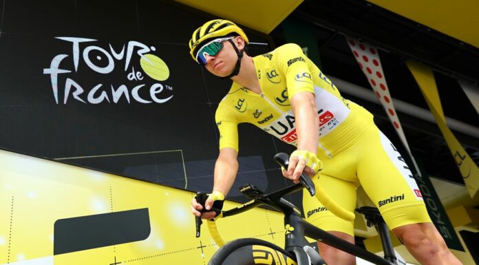 Pogacar vince anche la crono finale e festeggia il terzo Tour