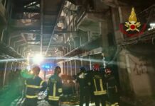 Napoli, crolla un ballatoio alle Vele di Scampia. 2 morti e 13 feriti. Manfredi “Indagine farà chiarezza”