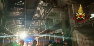 Napoli, crolla un ballatoio alle Vele di Scampia. 2 morti e 13 feriti. Manfredi “Indagine farà chiarezza”