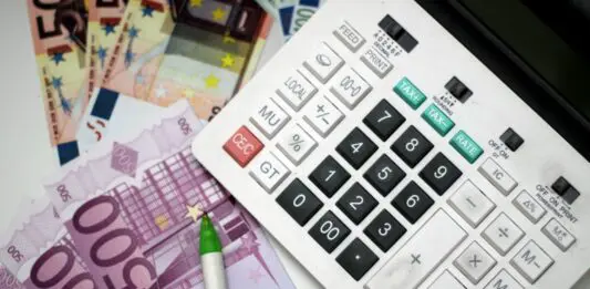 Banche, le famiglie pagano oltre il 10% sul credito al consumo. Rendimento conti correnti fermo allo 0,29%
