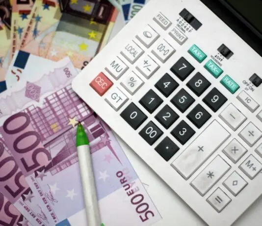 Banche, le famiglie pagano oltre il 10% sul credito al consumo. Rendimento conti correnti fermo allo 0,29%