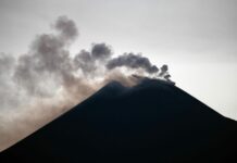 Malta, voli per la Sicilia interrotti per l’eruzione dell’Etna