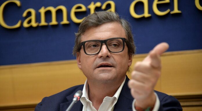 Calenda “No al campo largo, serve un centro serio”