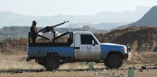 Yemen, al-Alimi “Avanti con l’operazione per porre fine al colpo di stato Houthi”