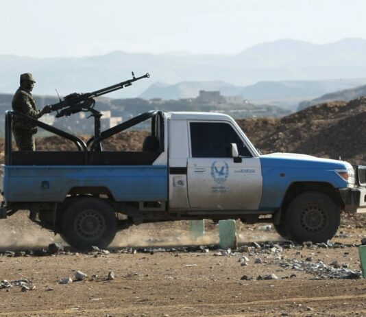 Yemen, al-Alimi “Avanti con l’operazione per porre fine al colpo di stato Houthi”