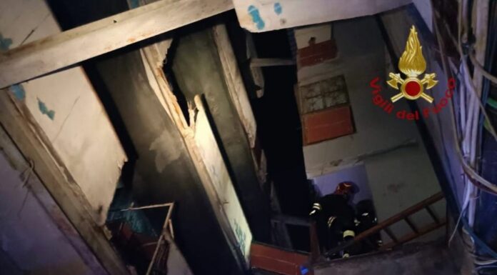 Terza vittima del crollo a Scampia, donna ferita muore in ospedale