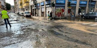 Milano, si rompe tubo dell’acqua. Strade allagate e traffico in tilt