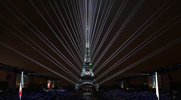 Show sulla Senna e gran finale al Trocadero, è l’ora di Parigi