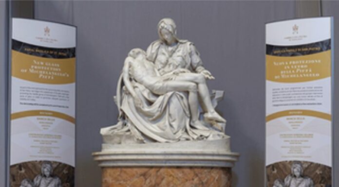 Al via sotituzione diaframma di protezione della Pietà di Michelangelo
