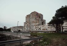 Oggi i funerali delle vittime del crollo di Scampia, lutto cittadino