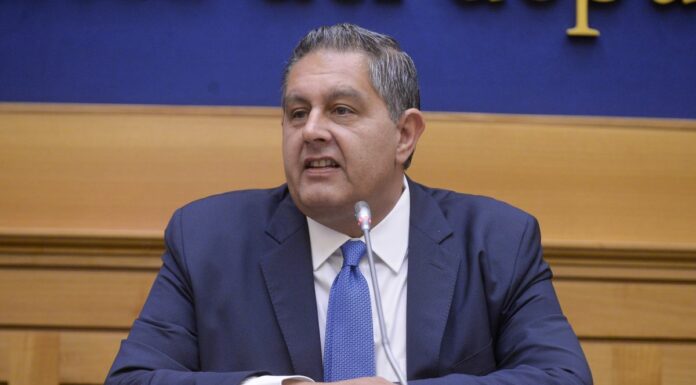 La Procura di Genova ha chiesto il giudizio immediato per Toti