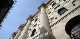 Borsa, Piazza Affari chiude in rialzo. Ftse Mib a +0,79%