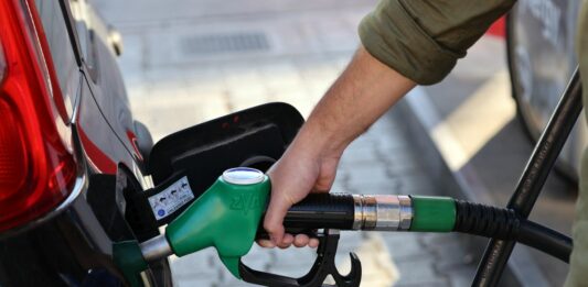 Carburanti, sulle vacanze un aggravio di 1,8 miliardi di euro