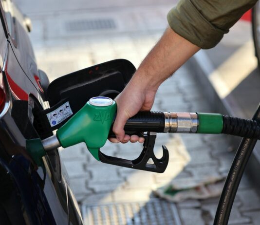 Carburanti, sulle vacanze un aggravio di 1,8 miliardi di euro