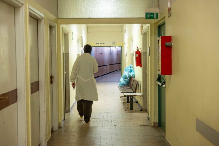 MILANO - Policlinico Milano, L'Arcivescovo Delpini visita i reparti dell'Ospedale Mangiagalli. e celebra messa nella chiesa all'interno del Policlinico