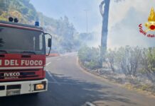 Roma in fiamme, maxi incendio a Monte Mario. Evacuate sedi Rai e abitazioni – VIDEO –