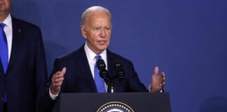 Joe Biden si ritira dalla corsa alla Casa Bianca e sostiene Kamala Harris