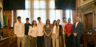 La presidente del Consiglio Damiano premia i neo diplomati con cento