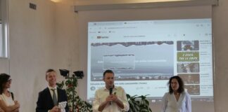 Ospiti Rsa San Giobbe donano scarpette da neonato a partorienti Ospedale civile