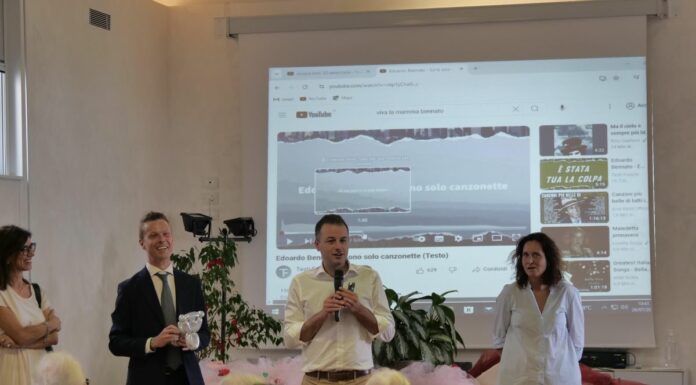 Ospiti Rsa San Giobbe donano scarpette da neonato a partorienti Ospedale civile