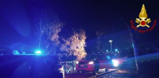 Maxi incendio a Roma, avanti con le operazioni di spegnimento e bonifica