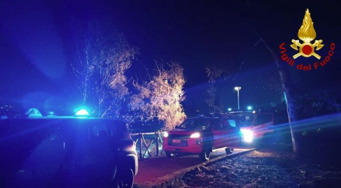 Maxi incendio a Roma, avanti con le operazioni di spegnimento e bonifica