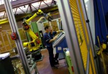 A giugno produzione industriale in calo su anno