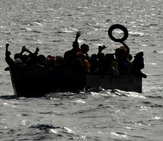 Malta, Alarm Phone: “62 migranti in pericolo, gommone alla deriva”