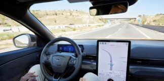 Con Ford BlueCruise sulle autostrade europee si guida senza mani