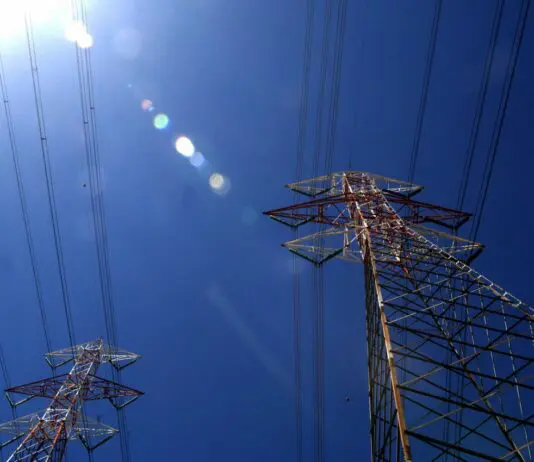 Caro energia, per Confcommercio le imprese del terziario rischiano 150 milioni al mese di rincari