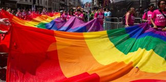 Report Booking.com, 59% dei viaggiatori LGBTQ+ ha subito discriminazioni