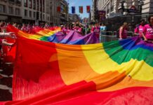 Report Booking.com, 59% dei viaggiatori LGBTQ+ ha subito discriminazioni