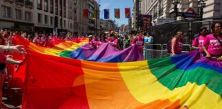 Report Booking.com, 59% dei viaggiatori LGBTQ+ ha subito discriminazioni