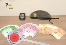In aeroporto a Olbia con 82 mila euro in contanti, quattro sanzioni