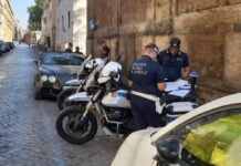 Girava con auto di lusso con targhe contraffatte, denunciata 49enne