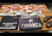 Pensionato con assegni da 10 milioni al valico Ponte Chiasso, denunciato