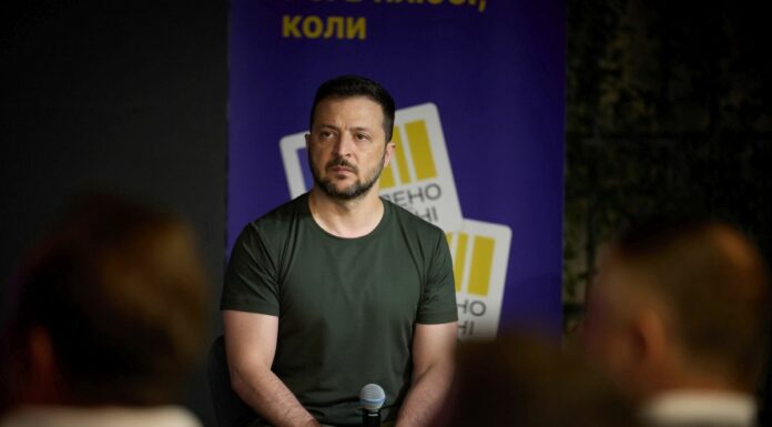 Zelensky “Avanziamo a Kursk, 74 comunità sotto il nostro controllo”