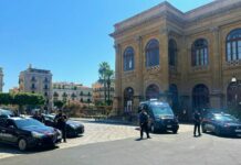 Tentano estorsione dopo furto del telefonino a una turista, 2 arresti a Palermo