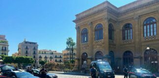 Tentano estorsione dopo furto del telefonino a una turista, 2 arresti a Palermo