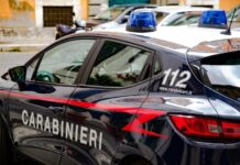 Sfascia i locali dell’ospedale con una mazza da baseball, arrestato nel Napoletano