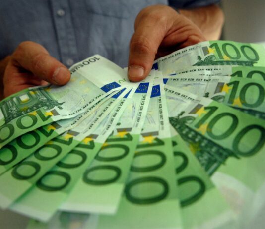 Eurostat, a luglio il surplus commerciale dell’Eurozona sale a 14,2 miliardi