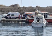 Barca a vela affonda nel Palermitano, un morto e sei dispersi