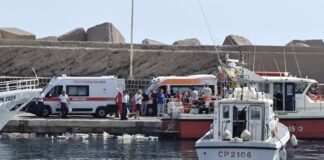 Barca a vela affonda nel Palermitano, un morto e sei dispersi