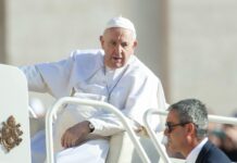Papa “Tornare all’essenziale per affrontare nuove sfide”