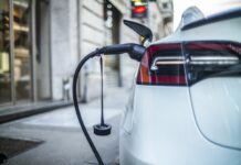 Commissione Ue rivede dazi su import auto elettriche cinesi