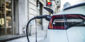 Commissione Ue rivede dazi su import auto elettriche cinesi