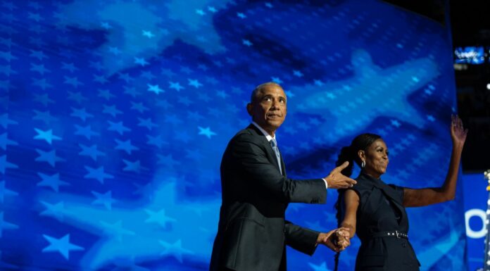 A Chicago gli Obama lanciano Kamala Harris “Yes, she can”