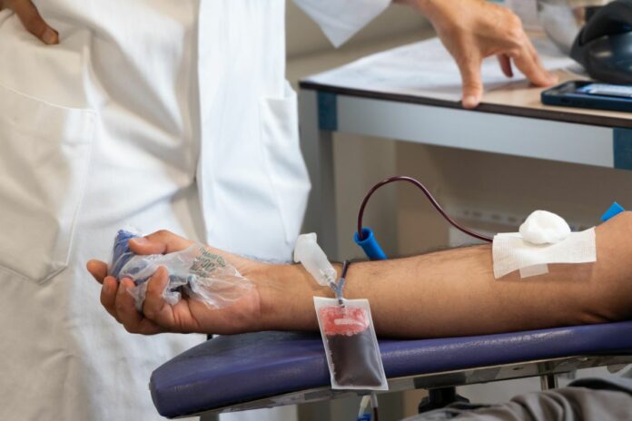 Milano - Il segretario della Lega Matteo Salvini dona il sangue presso la sede Avis