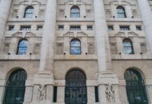Piazza Affari apre in rialzo, Ftse Mib +0,10%