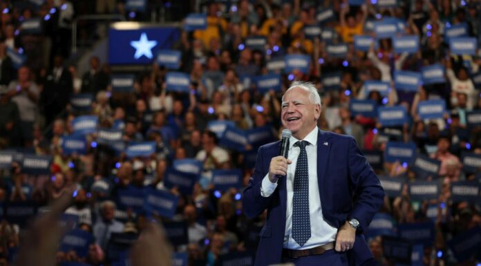 Usa, Walz accetta candidatura a vicepresidente “Con Harris vinciamo”